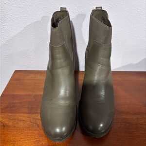 Clarks Women’s tan Ankle Boots